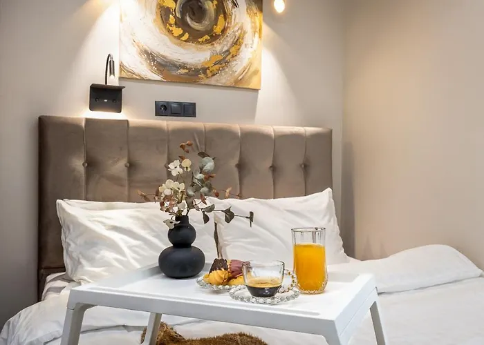 Cozy Downtown Apartment